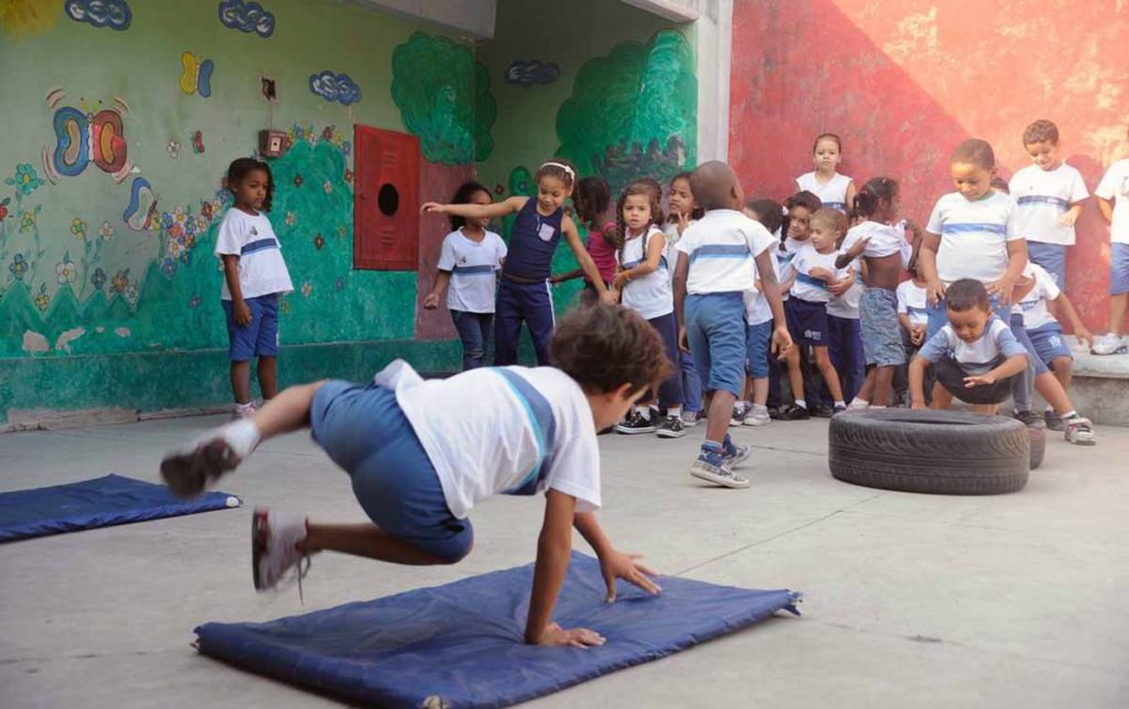 Professores do Rio de Janeiro reagem a retomada de aulas prevista por Crivella