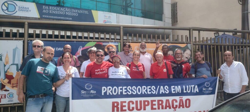 Representantes do Colégio Sarah Dawsey negociam reunião durante Ato